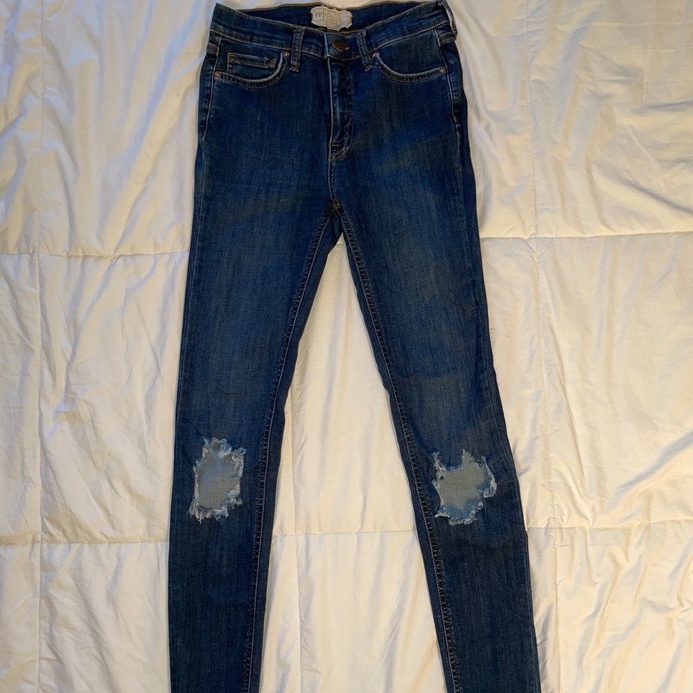 Free People 25L High Rise Busted Skinny Jeans
